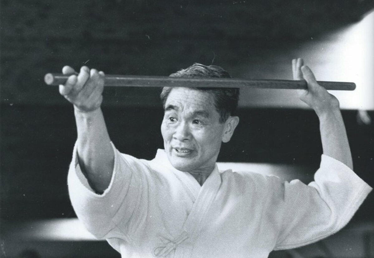 Навыки, обретённые в этих боевых искусствах, он внедрил в свой собственный стиль айкидо, в котором техника может выполняться как с оружием в руках, так и без него. Его система работы с оружием имеет некоторое сходство с Морихиро Сайто. 