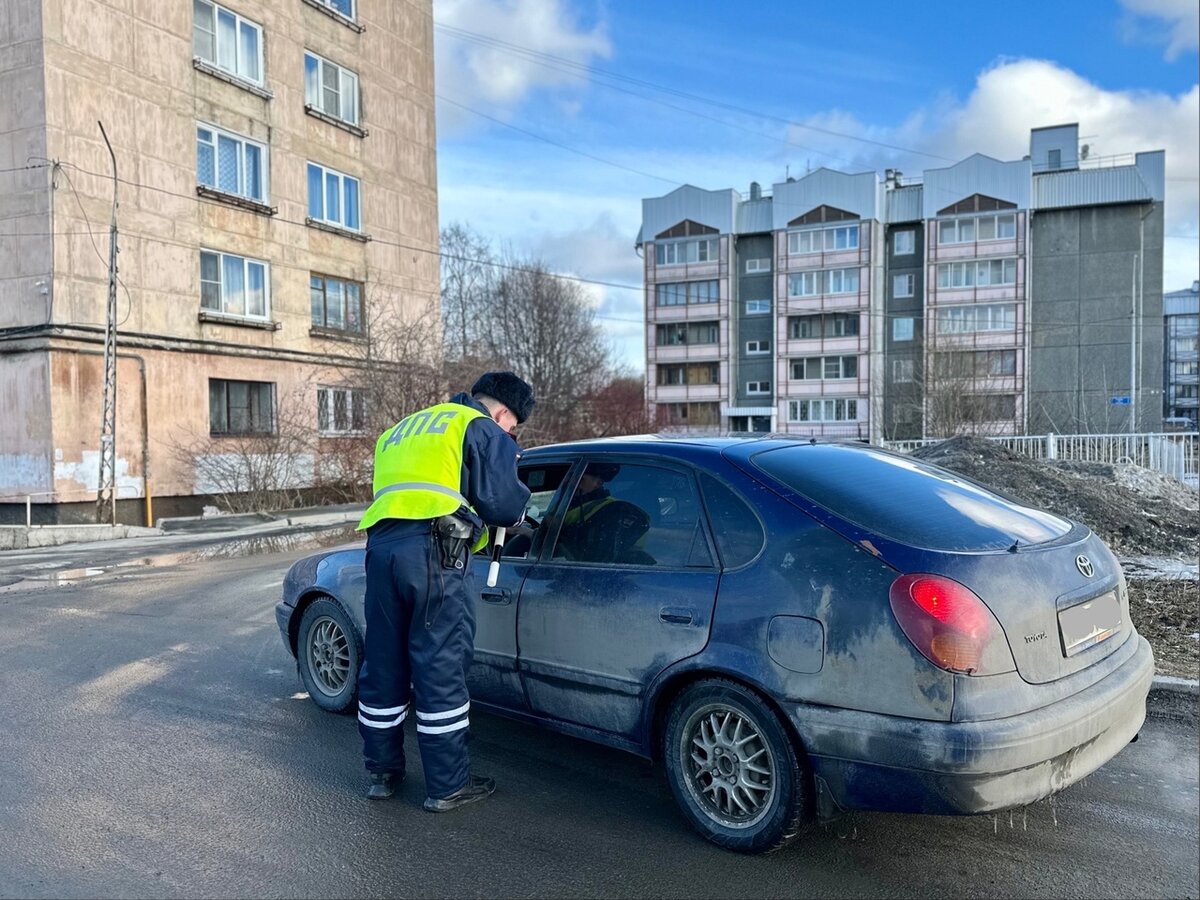 Перевозка ребенка в автомобиле без кресла штраф