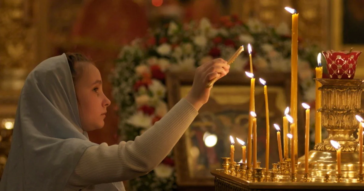 Фото в храме со свечой