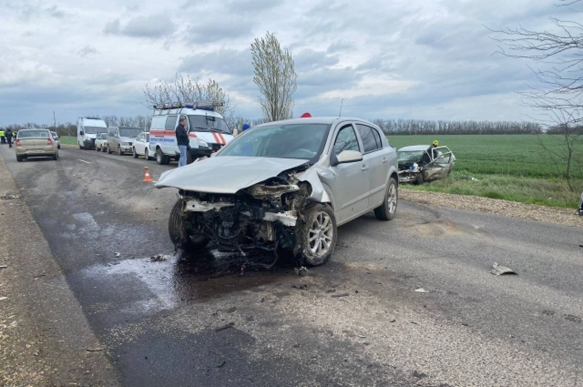    В лобовом ДТП в Динском районе Кубани погибла беременная женщина