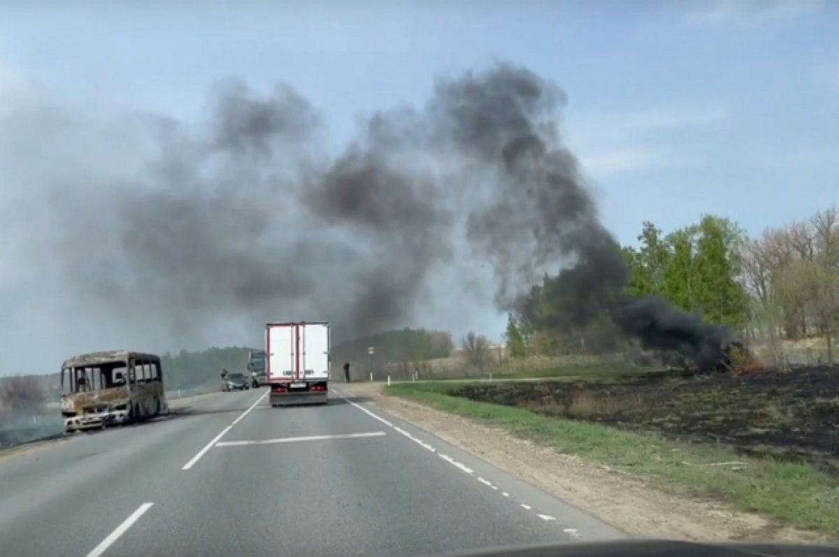   На трассе под Самарой сгорел пассажирский автобус