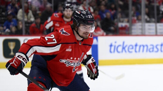    "Вашингтон Кэпиталз" подписал новый контракт с российским хоккеистом Алексеевым Дарья Смирнова