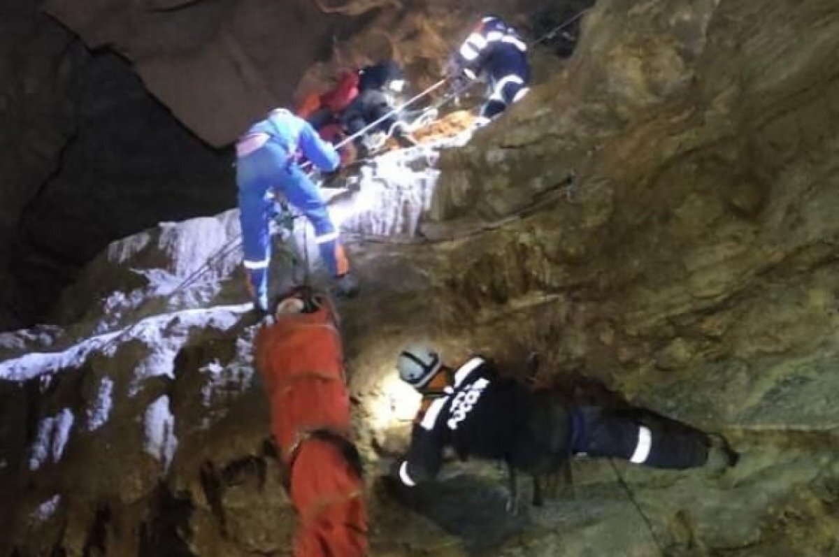    Спасатели Башкирии вытащили 23-летнюю девушку со дна Киндерлинской пещеры