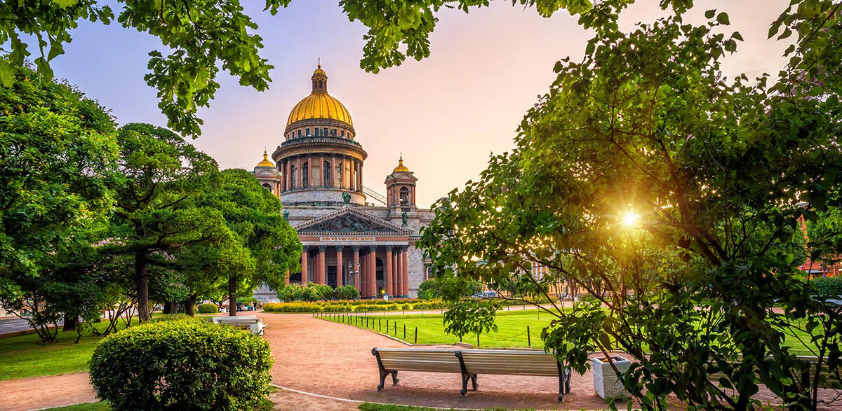 Исаакиевский собор зимой сквер