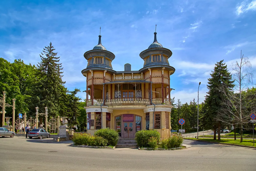 Можно в пятигорске. «Кофейня Гукасова», Пятигорск.. Парк цветник кофейня Гукасова. Пятигорск старинная кофейня Гукасова. Кофейня Гусакова в Пятигорске.