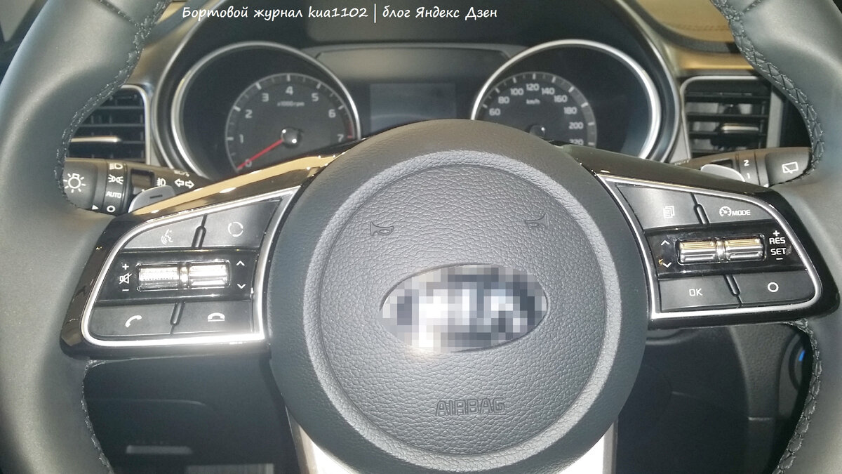 Мультифункциональный руль автомобиля. Автор фотографии kua1102