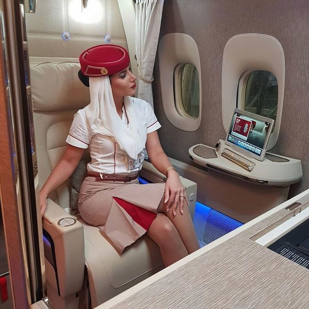 Стюардесса авиакомпании Emirates.