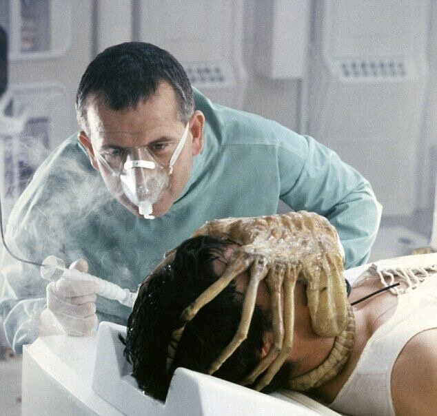 кадр из к-ма «Чужой»