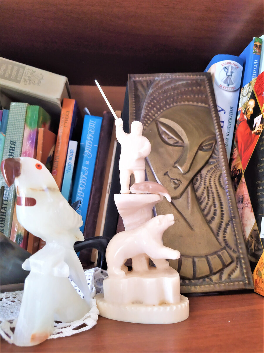 изделия из кости и камня, чеканка из СССР