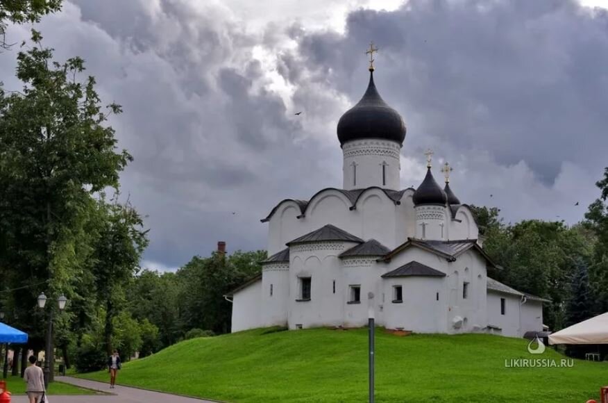 Церковь Василия с горки в Пскове