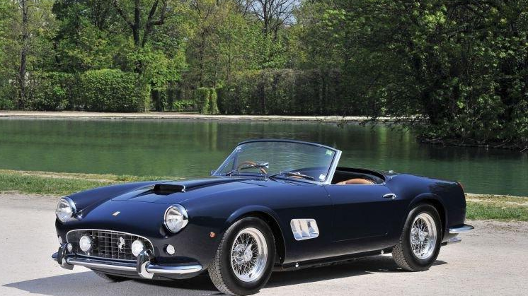 Ferrari 250 GT SWB California Spyder. Снимок с m.otosia.com 