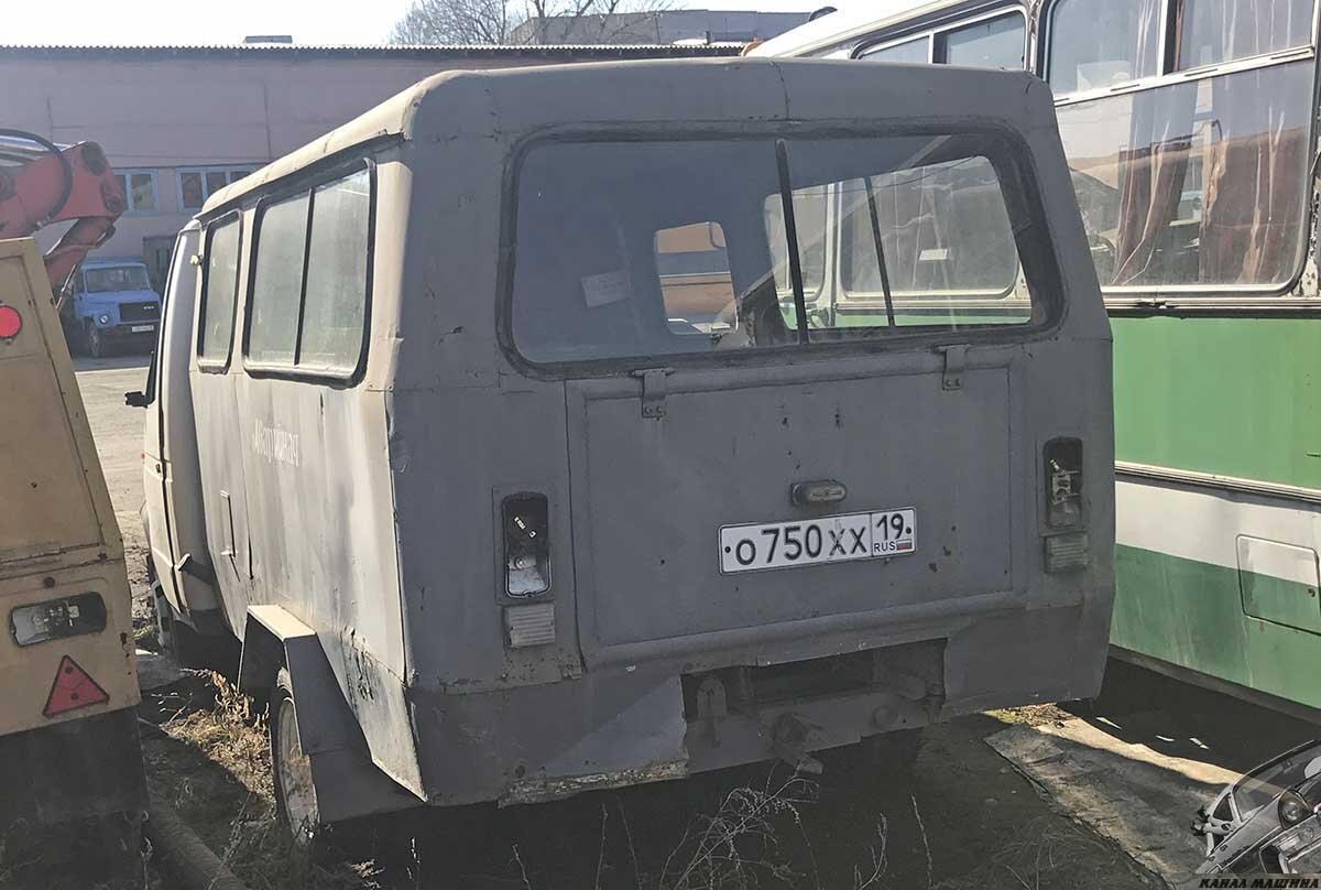 В основу этого «газелевского» кузова был положен кузов от вахтовой машины на шасси УАЗ, которому переделали юбку и расширили колесные арки (фото Д.Дементьева)