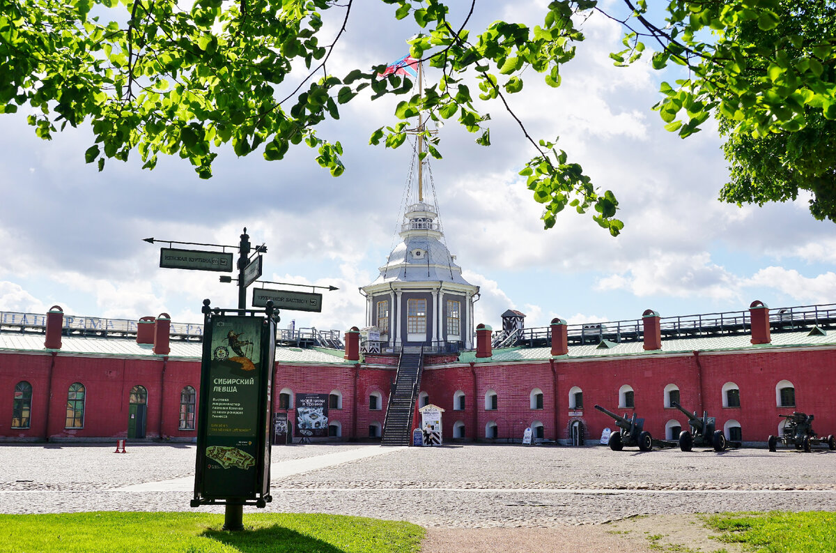 Флажная башня. Нарышкин бастион. 