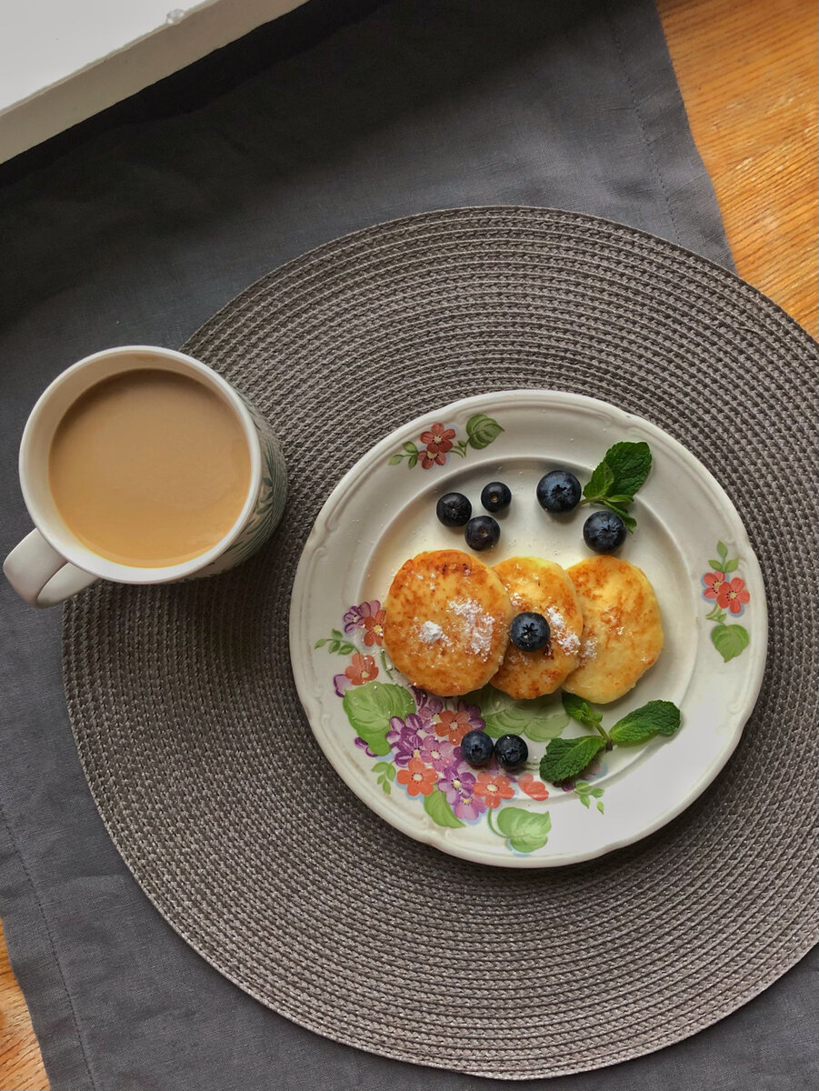 Сырники получаются очень нежные и воздушные!)