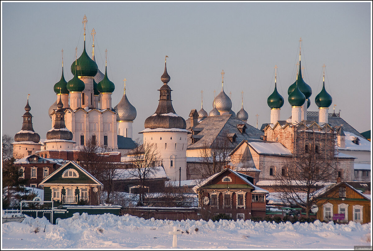 Вид на Ростовский Кремль с озера Неро