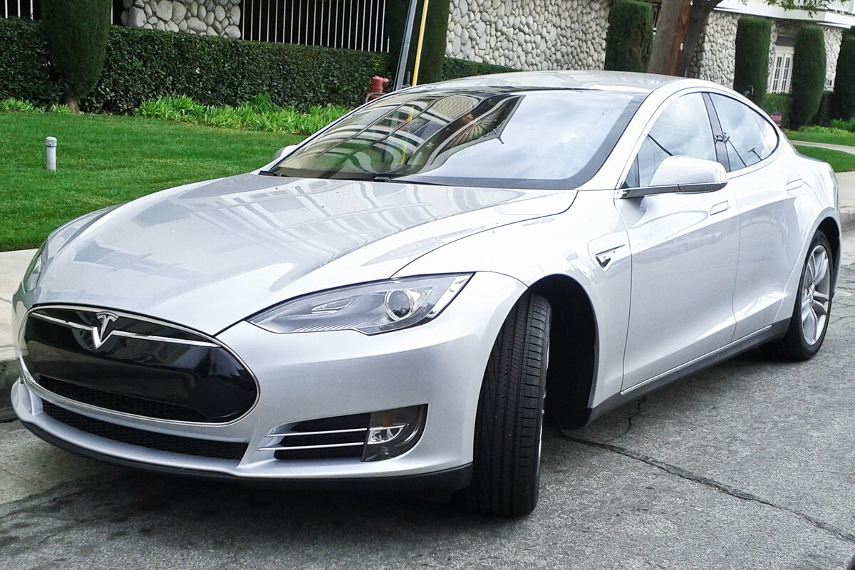 Рисунок 1. Общий вид электромобиля Tesla Model S