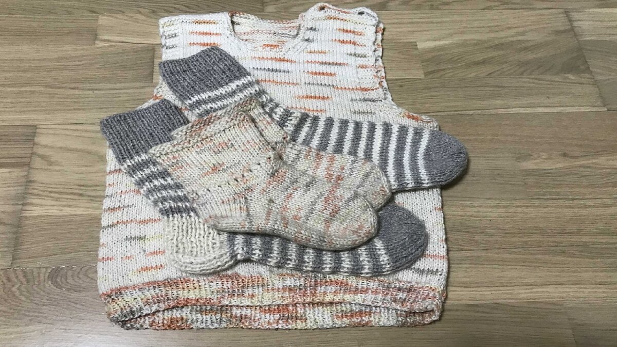 Вязание спицами для новорожденных, вяжем детям
