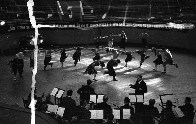 На репетиции ансамбля танца Игоря Моисеева. Владислав Микоша, 1938 год, МАММ/МДФ.