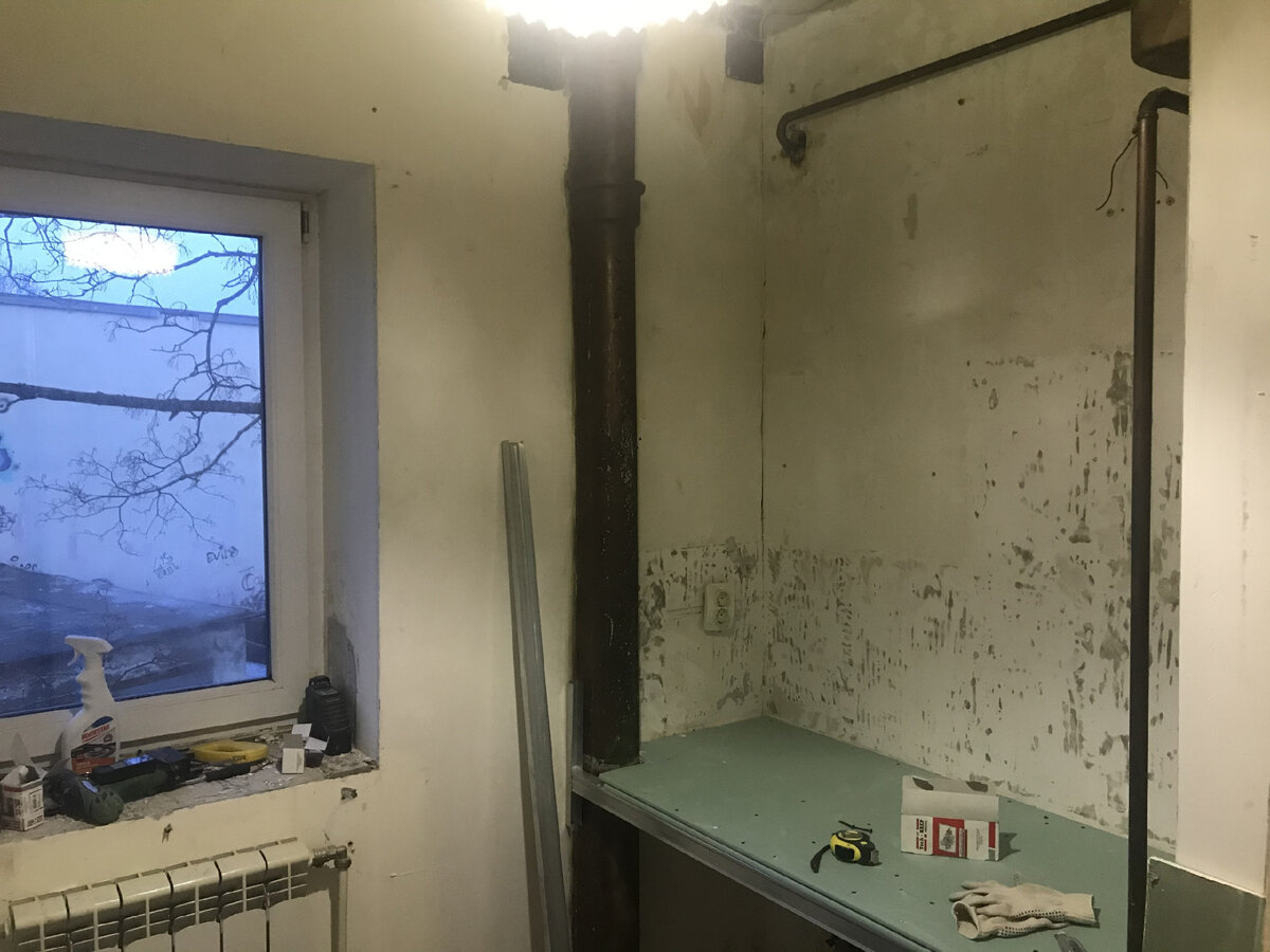 Общая глубина ее оказалась практически стандартной - чуть менее 600 мм. Этого вполне достаточно