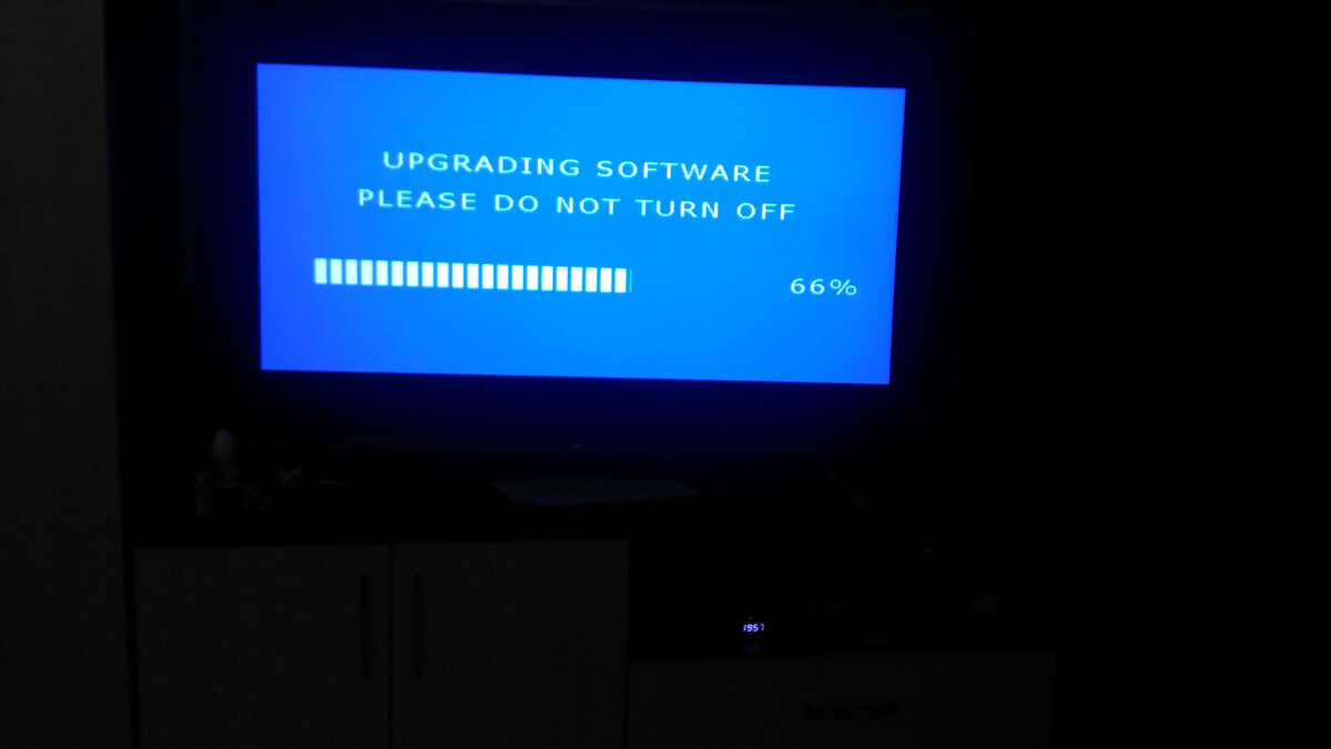 Телевизор перезагружается на заставке