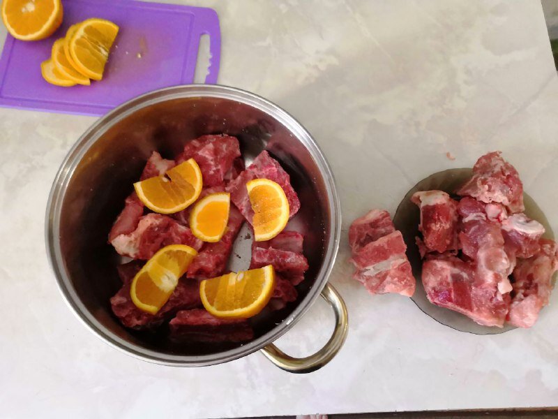 Тушеное мясо с апельсинами