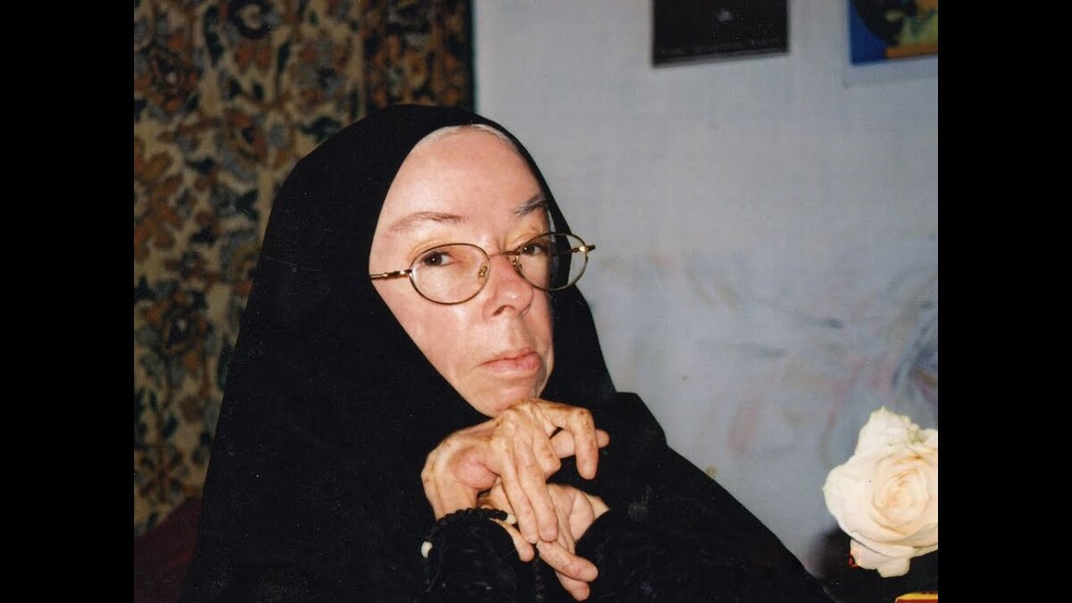 Пророчеств, оставленных  схимонахиней Рафаилой не так много, и напечатаны они не на православных сайтах. Информация противоречивая, но попробуем разобраться.