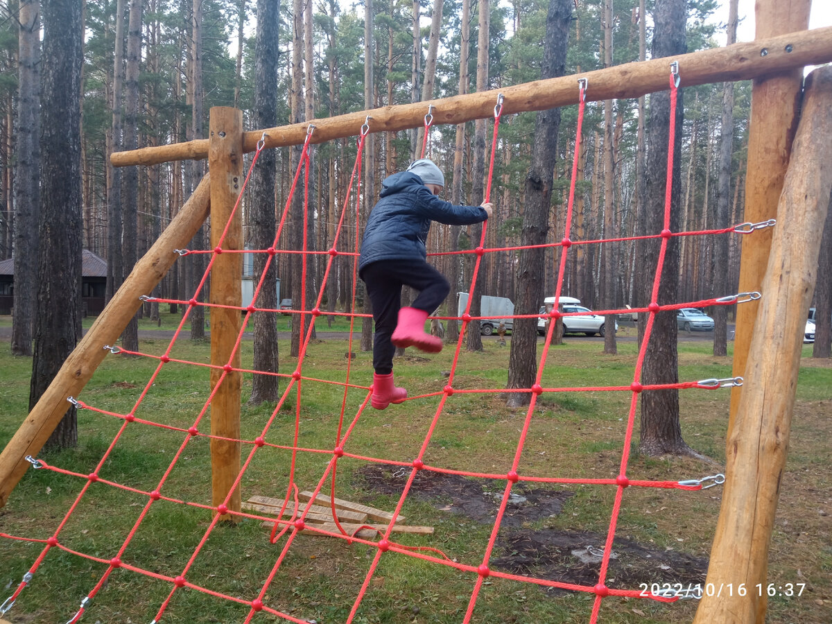 Паша пытается сбежать от жесткой матери