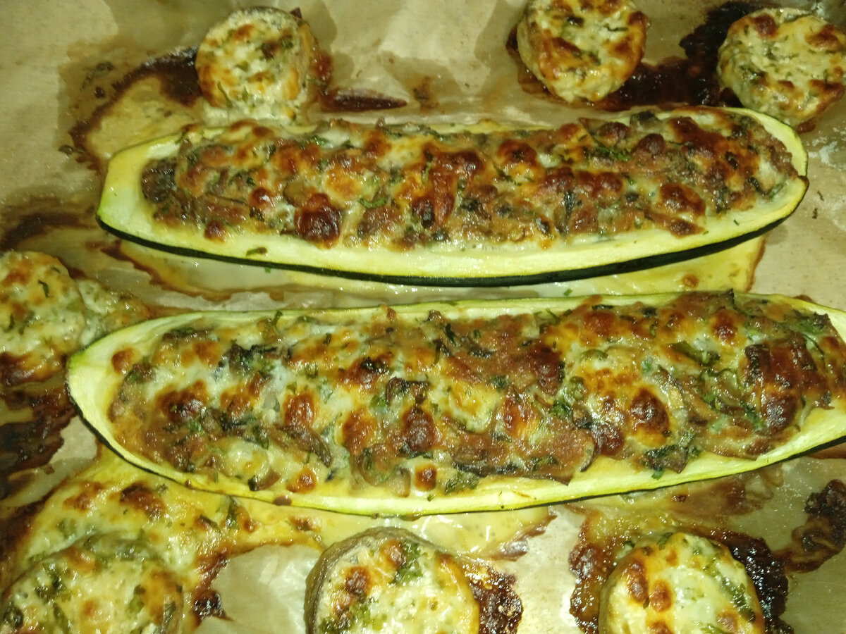 Кабачки фаршированные грибами и сыром