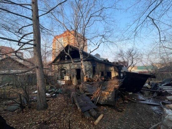     Двое человек сгорели в деревянном доме в Кировском районе Хабаровска. ФОТО: СУ СКР по Хабаровскому краю и ЕАО