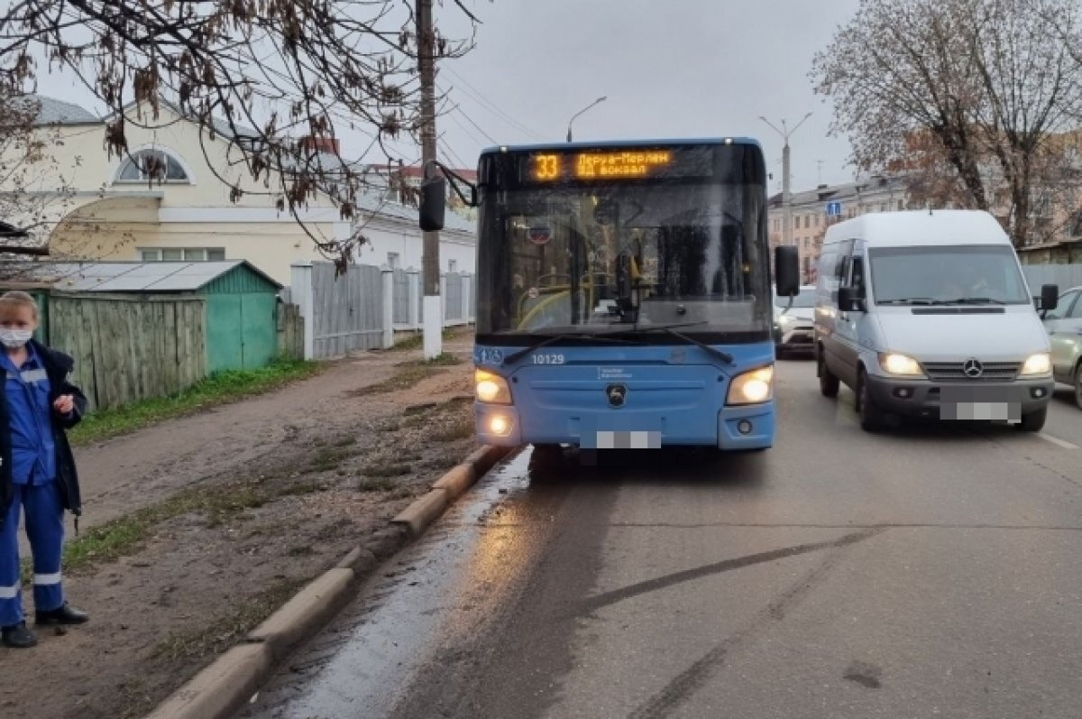    В Твери агрессивно ведущий себя пешеход попал под колёса автобуса