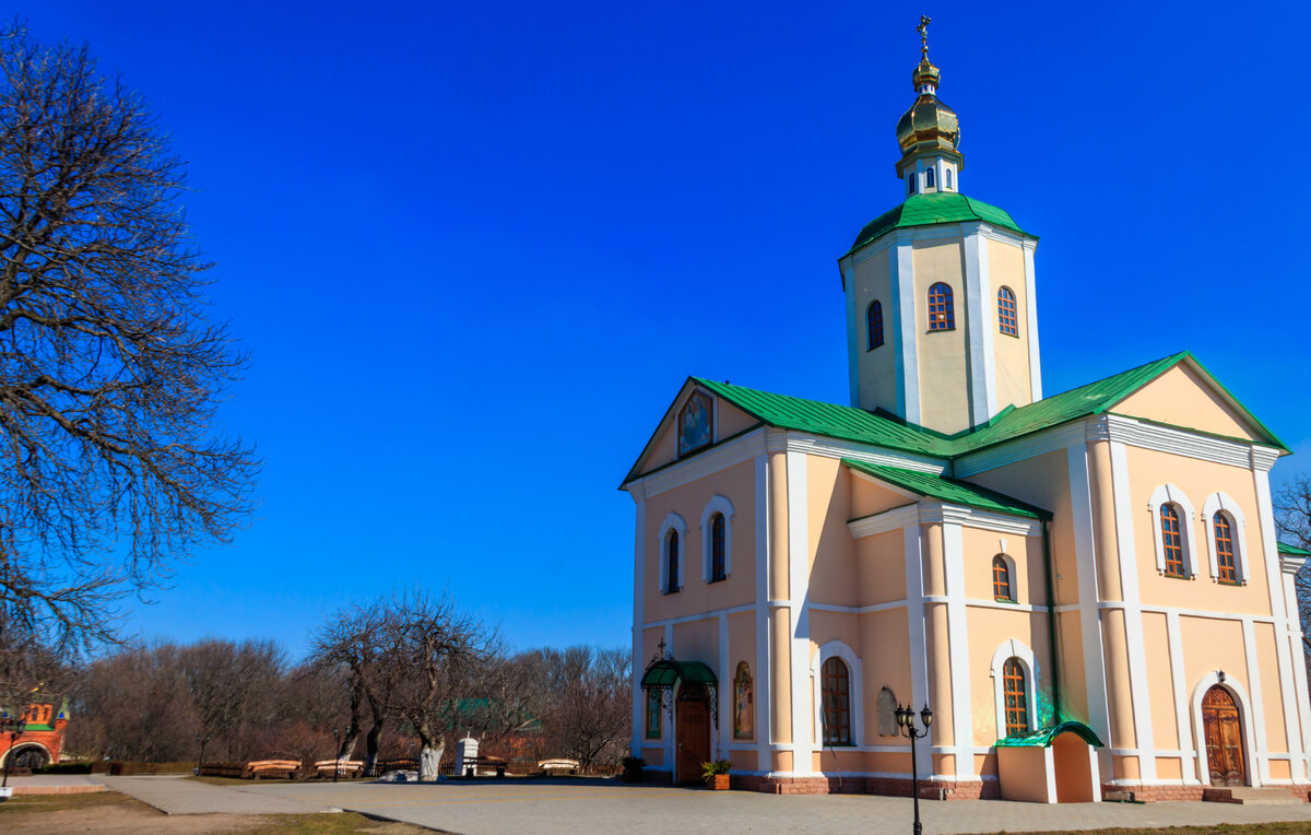    Свято-Троицкий Мотронинский женский монастырь  Olha Solodenko/Shutterstock/FOTODOM
