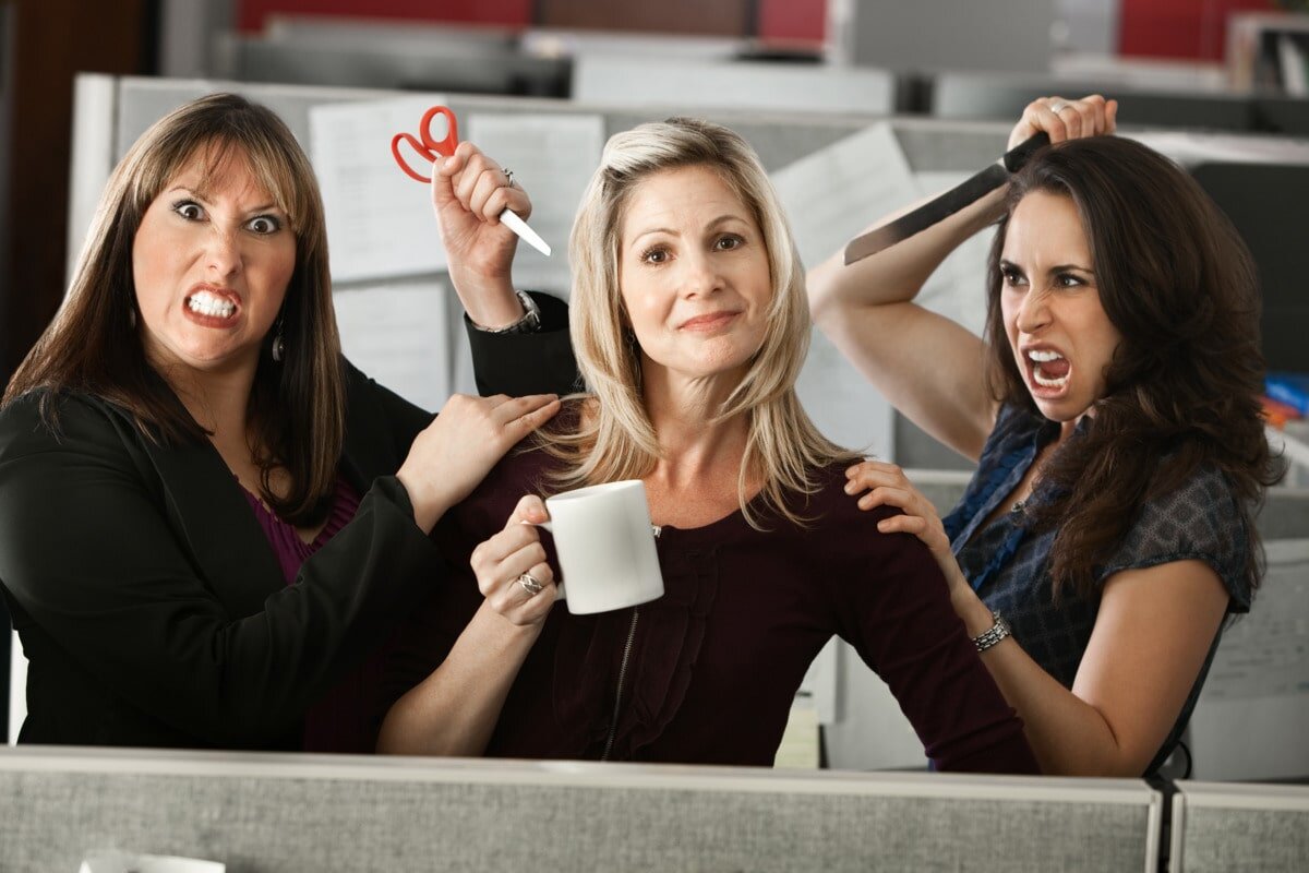 Картинка отсюда https://fikiwiki.com/uploads/posts/2022-02/1645028300_9-fikiwiki-com-p-kartinki-pro-zavist-11.jpg