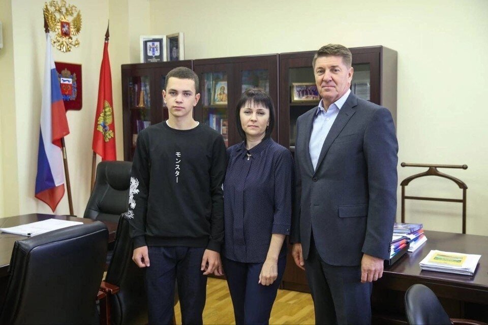     Сенатор Андрей Шевченко встретился с мальчиком-героем в Москве