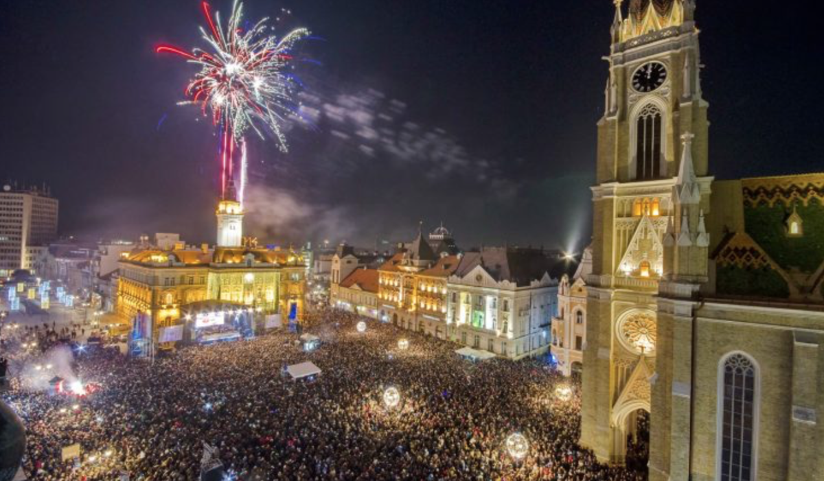 Празднование Нового года в центре Нови-Сада в 2020 году (с) apartmanilaguna.com