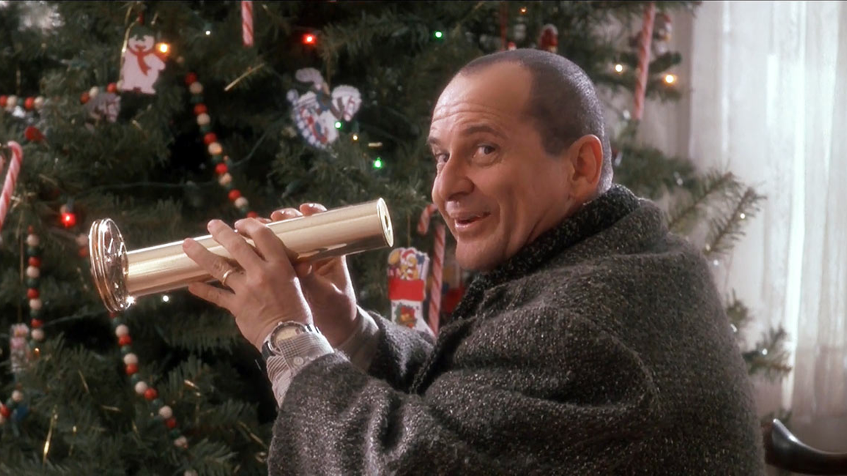 Один дома дублированный перевод. Один дома / Home Alone (1990). Один дома кадры из фильма 1990. Один дома (1990) — комедия, HD. Один дома фильм 1990 грабители