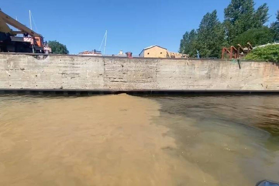     «Водоканал» поймали на сливе сточных вод в Финский залив в Петербурге  принтскрин видео.