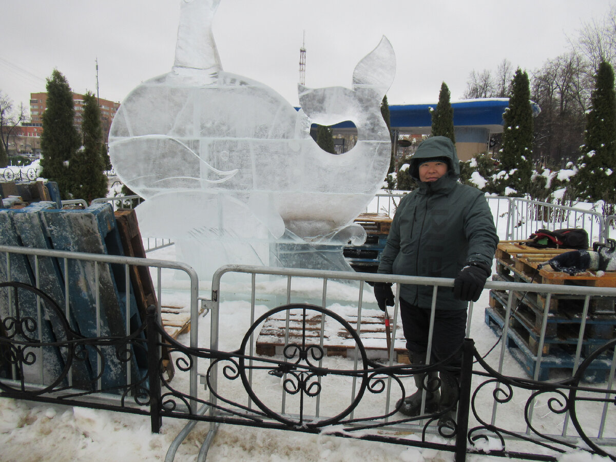 "Короли льда" съехались из разных регионов и городов. Скульптор Архип, например,  прибыл из далёкой Якутии.