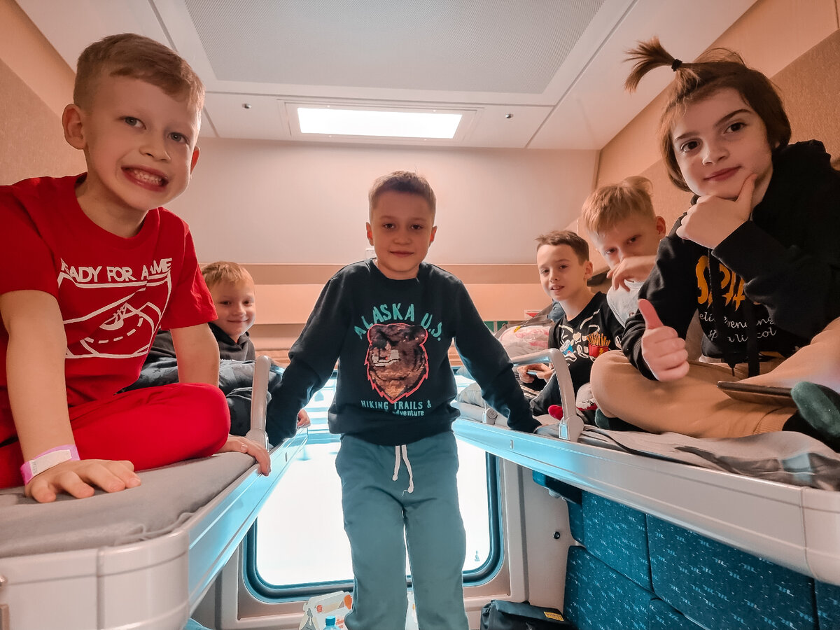 Наша компашка мальчишек едет к Деду Морозу