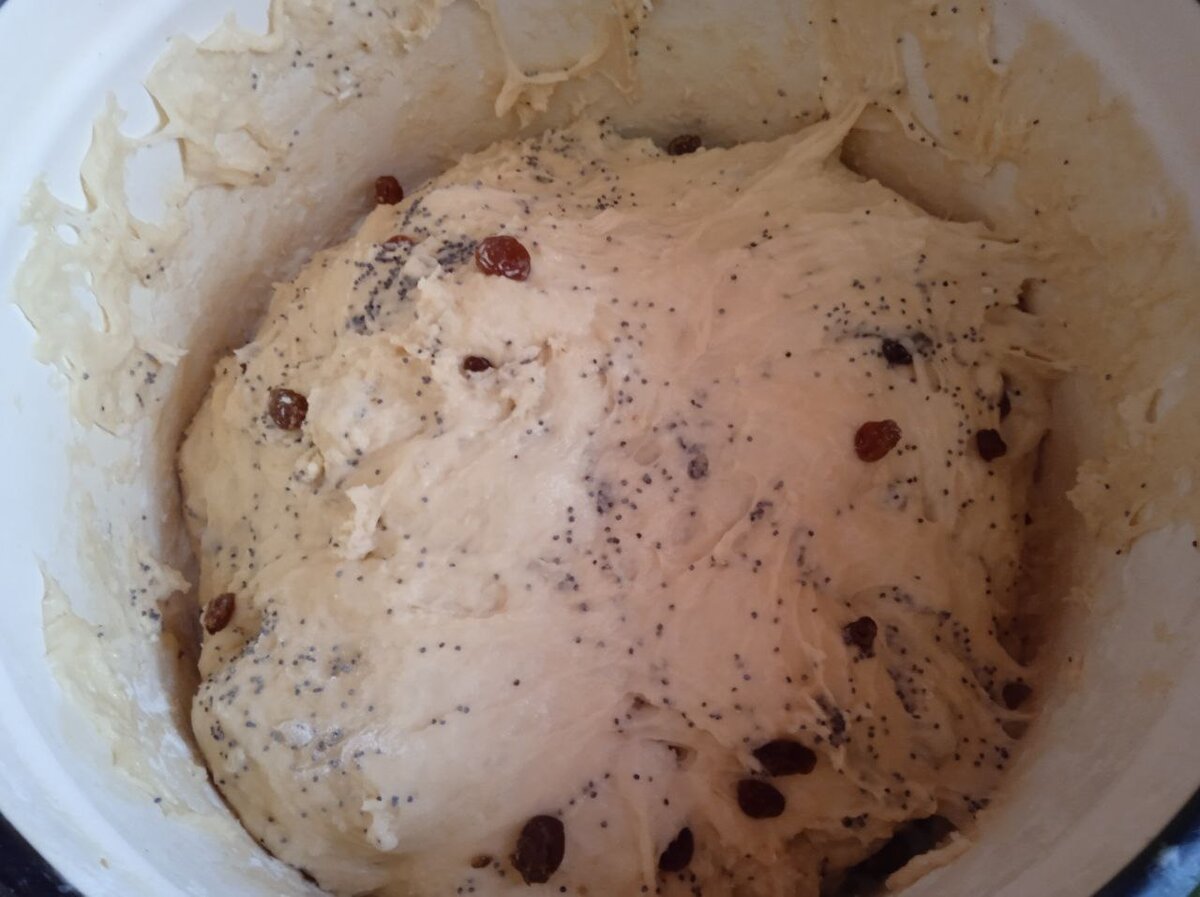 Даже в дрожжевое тесто на сладкие пирожки и булочки нужно добавлять немножко соли. Только вот как это делать правильно, знает не каждая хозяйка 