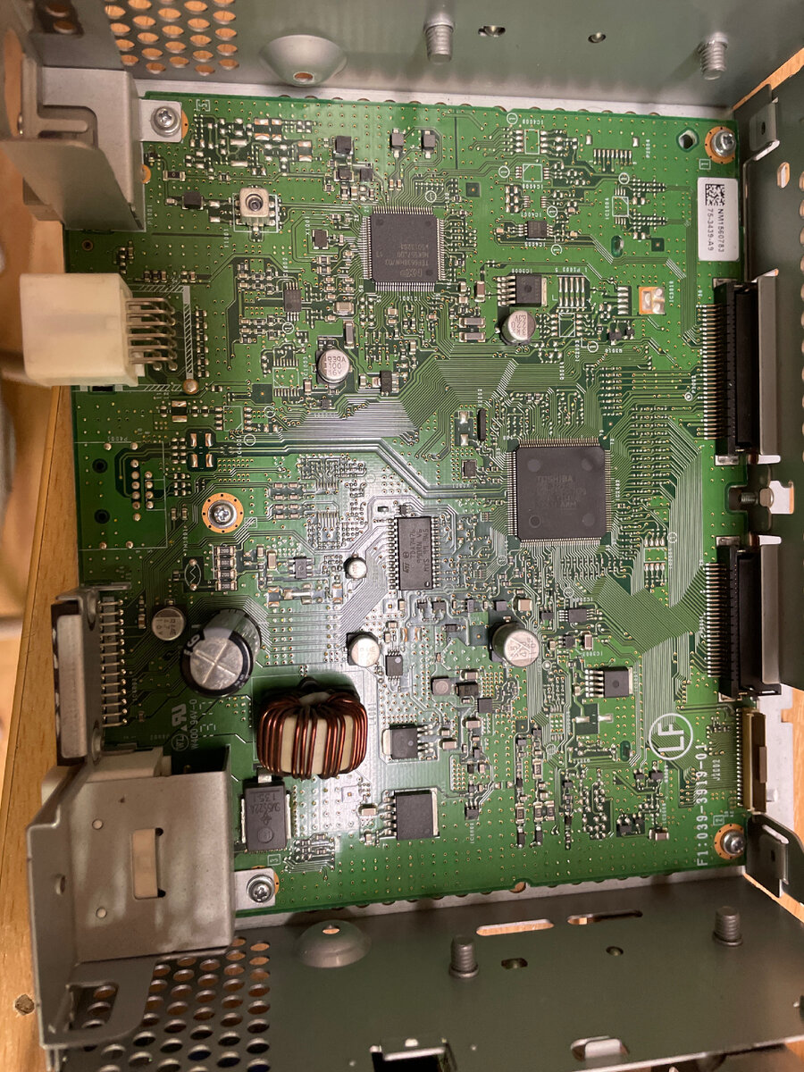 Вид магнитолы Clarion pn-3439 изнутри