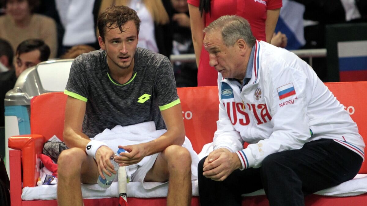    Даниил Медведев и капитан сборной России Шамиль Тарпищев© РИА Новости / Александар Джорович