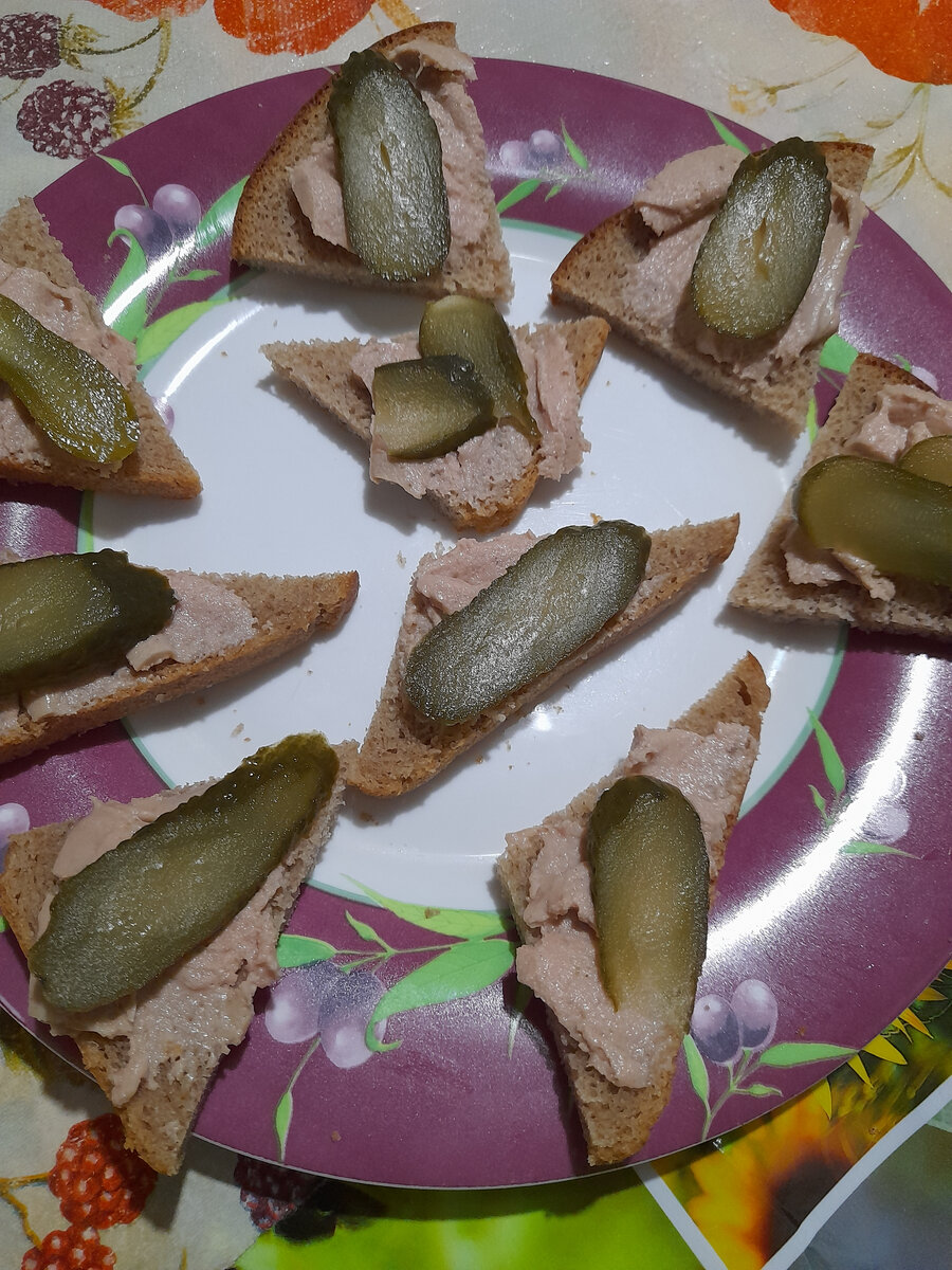 Бутерброды с мясным паштетом