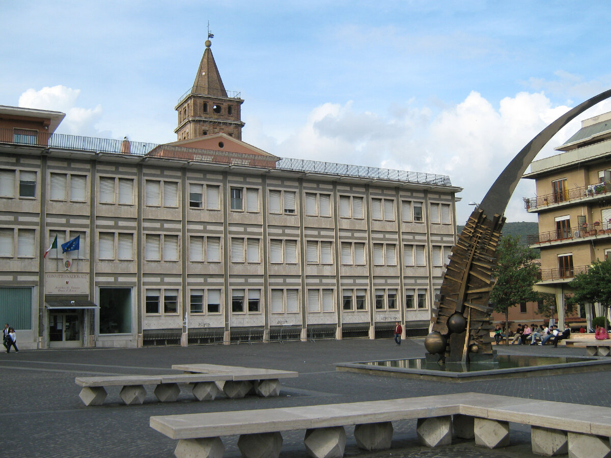 Администрация города на площади Гарибальди. Фото автора