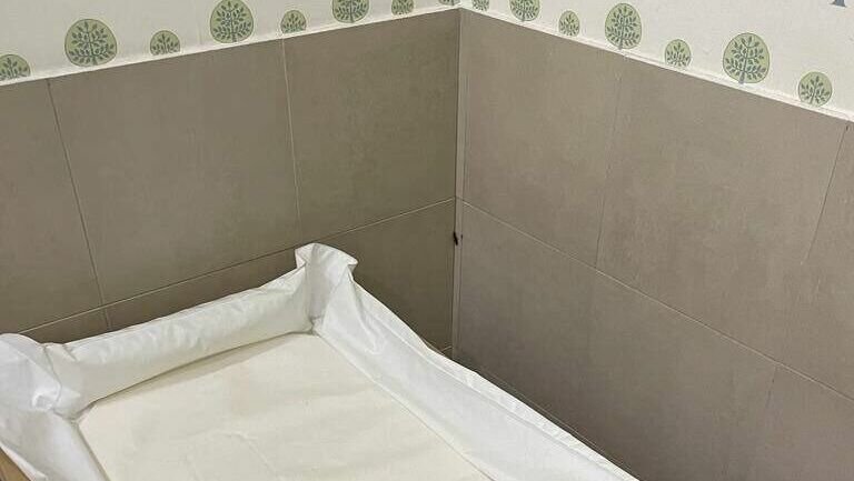     В Ростове посетительницу ТРЦ «Мегамаг» шокировали тараканы, бегающие в пеленальной комнате, фото женщина поделилась в соцсетях.