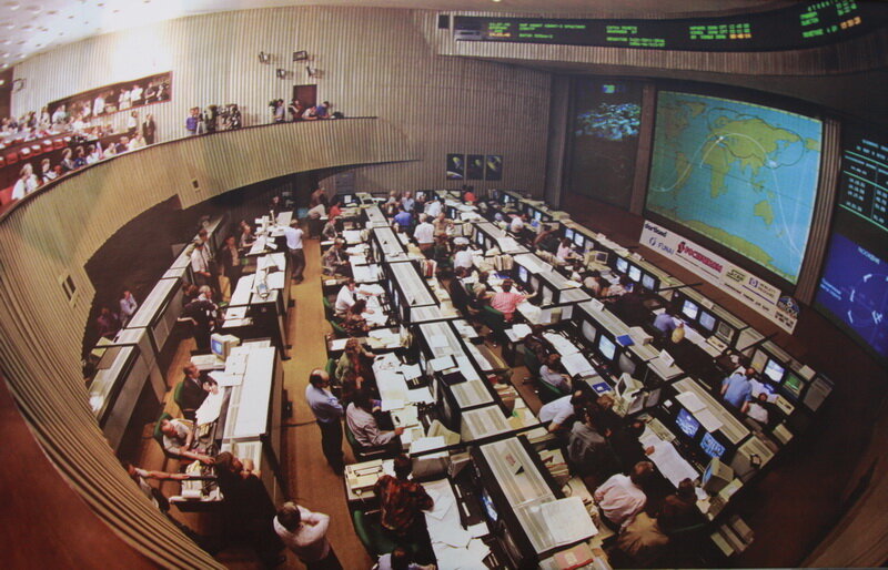 Зачем вообще наблюдать за полётом Бурана? Его компьютер явно умнее. И без вас справится