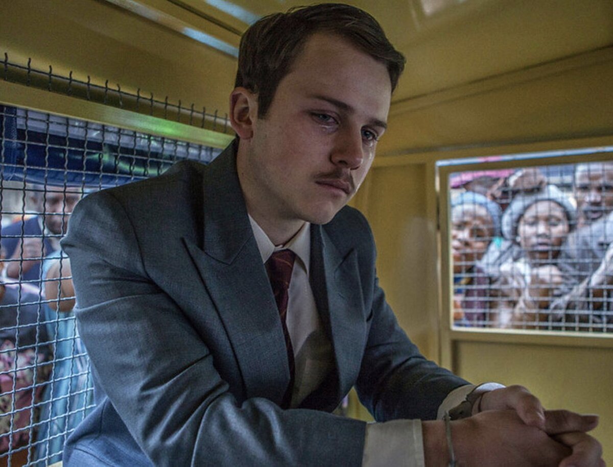 Драма, преступление, детектив. ЮАР, США, Германия. В главных ролях: Андреа Райзборо, Стив Куган, Роберт Хоббс, Гарион Даудс.