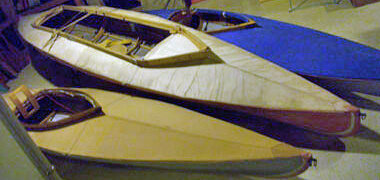 Разные модели JF1,JF2. Каркас обтягивался прорезиненным брезентом. 