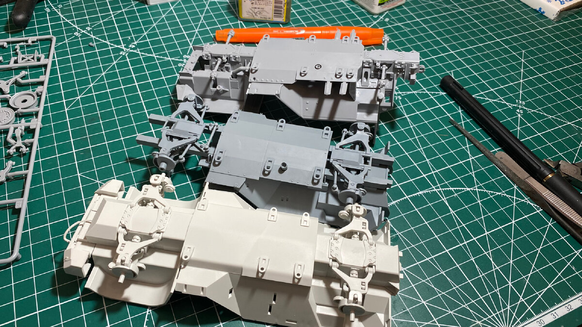 Сборная модель тайфун к от звезды. Сборка тайфун. Модель тайфун к 1/35 звезда. Модель тайфун у 1/35. Тайфун модель звезда.