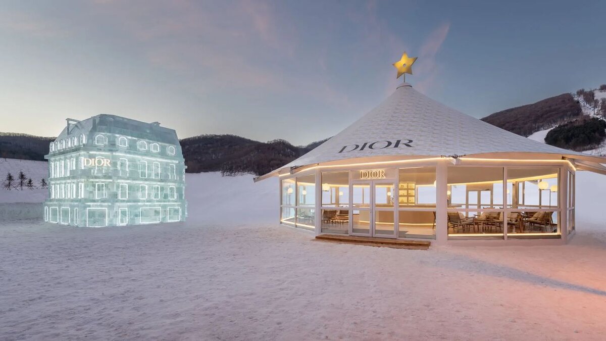    Dior создал копию флагманского магазина на Avenue Montaigne изо льда (фото 2)