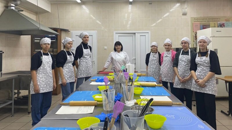  📷    Оренбургский педагог Анна Щукина помогает определиться школьникам с будущей профессией Марина Шарт